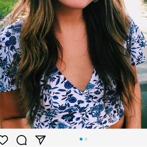 💰 3/$25 BUNDLE 💰 Beautiful Divided Floral Crop Top